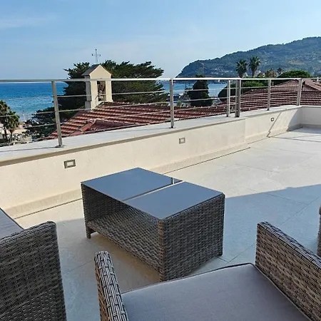 Deluxe La Terrazza Sul Mare شقة دْيانو مارينا